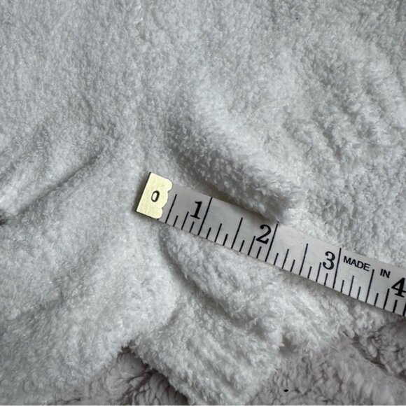 Ugg | White Finola Shorts Cozy Sherpa Bottoms | Size Extra Large - Picture 9 of 10